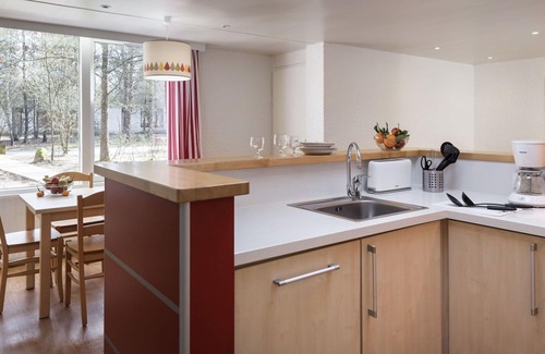 Pullay House | Lovely apartment in villa for 6 guests with hot tub, WIFI, pool, TV, terrace and parking