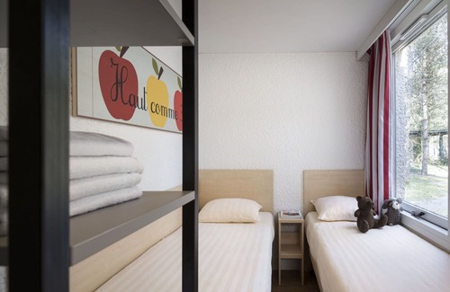 Pullay House | Lovely apartment in villa for 6 guests with hot tub, WIFI, pool, TV, terrace and parking