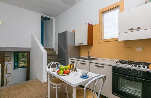 Follonica Villa | Lovely apartment in villa for 6 people with WIFI, pool, TV, patio, pets allowed and parking