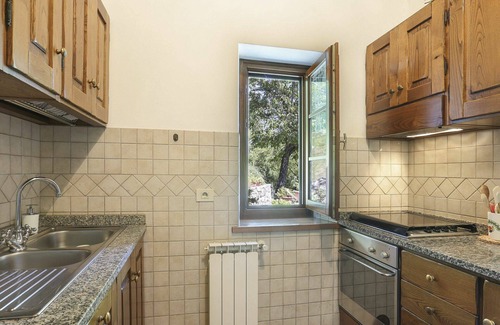 Molazzana Villa | Lovely apartment in villa for 4 guests with pool, WIFI, TV, terrace and parking