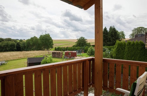 Morz Apartment | Lovely Apartment in Mörz with Garden & Balcony