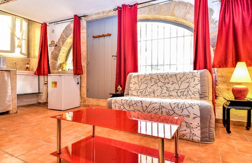 Remoulins Apartment | Lovely apartment in Remoulins with WiFi