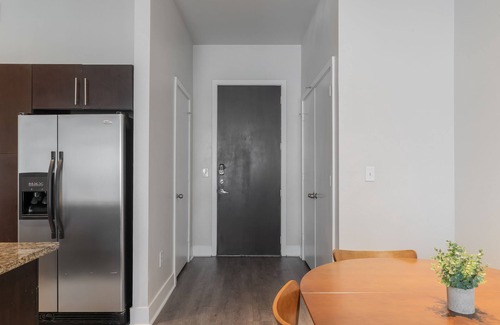 Oak Lawn Apartment | Lovely Apartment in Uptown hub