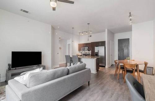 Oak Lawn Apartment | Lovely Apartment in Uptown hub