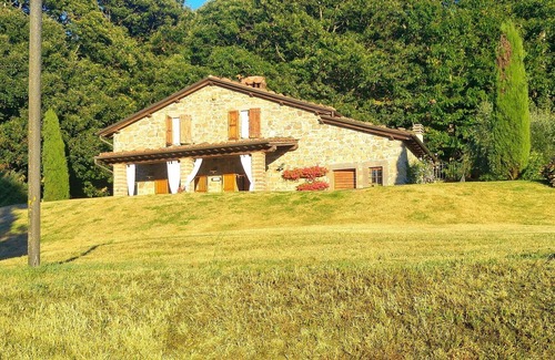Benabbio House | Lovely apartment in villa for 5 people with pool, WIFI, TV, patio, pets allowed and parking