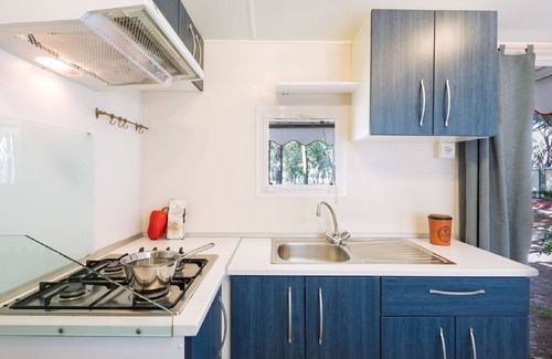 Cavallino-Treporti House | Lovely apartment in villa for 4 guests with WIFI, A/C, pool, TV, terrace, pets allowed and parking