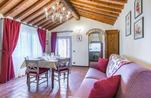 Castagneto Carducci Villa | Lovely apartment in villa for 4 people with WIFI, A/C, pool, TV, patio and pets allowed