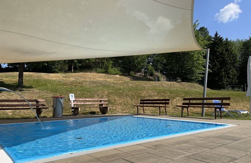 Bad Emstal House | Lovely apartment in villa for 4 people with pool, WIFI, TV, terrace, pets allowed and parking