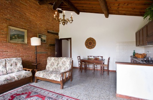 Cicogna House | Lovely apartment in villa with WIFI, pool, veranda, pets allowed, panoramic view and parking