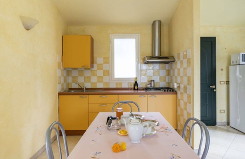 Costa dʼOneglia Villa | Lovely apartment in villa for 4 guests with A/C, WIFI, patio and pets allowed