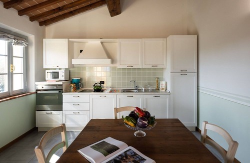 Larciano House | Lovely apartment in villa for 2 people with A/C, pool, WIFI, TV and parking