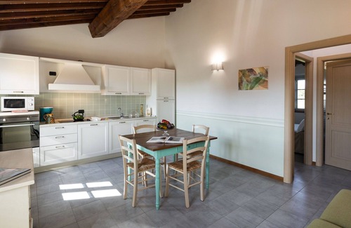 Larciano House | Lovely apartment in villa for 2 people with A/C, pool, WIFI, TV and parking