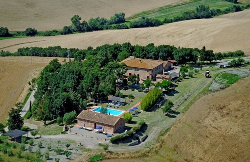 Peccioli Villa | Lovely apartment in villa for 5 people with pool, WIFI, panoramic view and parking