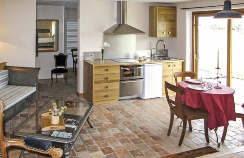 Corbon House | Lovely apartment in villa for 3 people with WIFI, pool, TV, patio and pets allowed