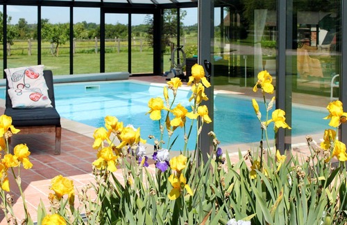 Corbon House | Lovely apartment in villa for 3 people with WIFI, pool, TV, patio and pets allowed