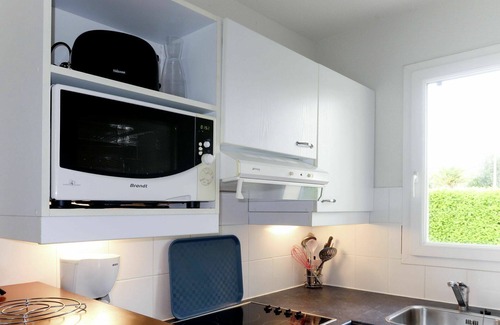 Crozon House | Lovely apartment in villa for 6 people with WIFI, pool, TV, terrace, pets allowed and parking