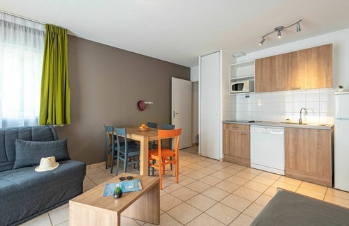Saumur House | Lovely apartment in villa for 5 people with pool, internet, TV, terrace and pets allowed