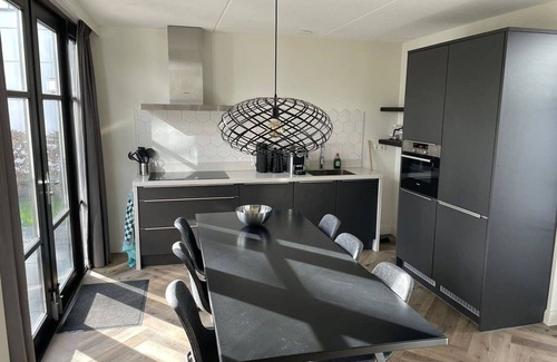 Noordoostelijk van Schaarsbergen House | Lovely apartment in villa for 6 guests with pool, WIFI, TV and terrace