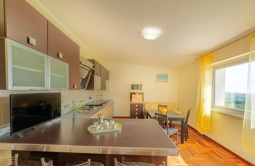 Silvi Villa | Lovely apartment in villa for 4 guests with A/C, WIFI, pool, TV, patio and pets allowed