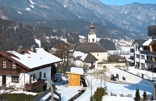 Haus im Ennstal House | Lovely apartment in villa for 6 people with private pool, WIFI, TV, balcony and parking