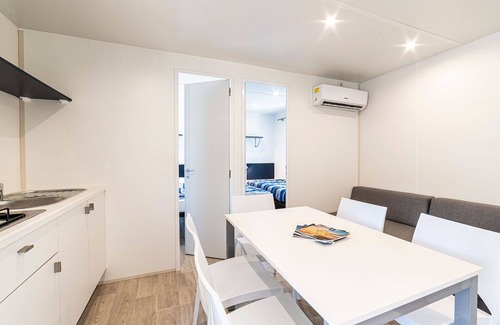 Zona XXXIV Casal Palocco House | Lovely apartment in villa for 6 people with WIFI, pool, A/C, TV, terrace, pets allowed and parking