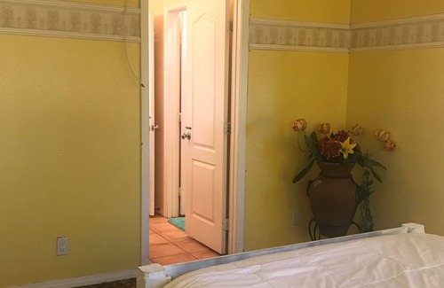Palmdale House | Lovely Apartment in West Palmdale