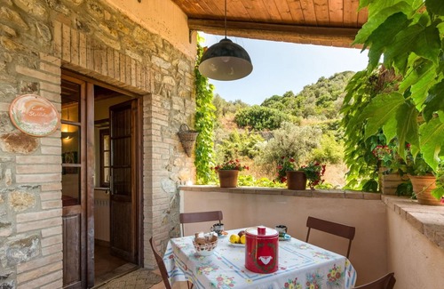 Campagnatico Villa | Lovely apartment in villa with pool, A/C, WIFI, patio, pets allowed, panoramic view and parking