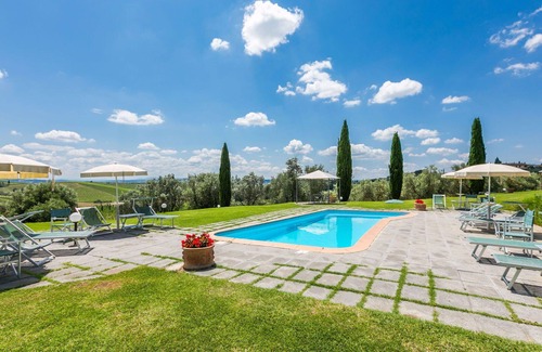 Cerreto Guidi Apartment | Lovely apartment for 2 people with A/C, pool, WIFI, TV, pets allowed and parking
