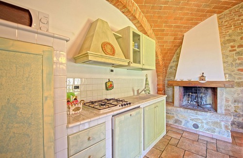 Simignano Apartment | Lovely apartment for 3 people with pool, WIFI, TV, pets allowed and parking