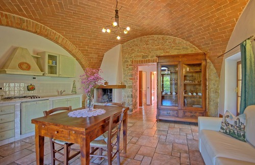 Simignano Apartment | Lovely apartment for 3 people with pool, WIFI, TV, pets allowed and parking