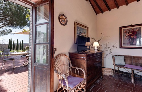 Bucine Apartment | Lovely apartment for 4 people with pool, WIFI, A/C, TV, patio and panoramic view