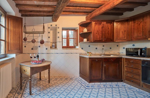 Umbertide Villa | Lovely apartment in villa for 7 people with A/C, pool, WIFI, TV, patio, panoramic view and parking