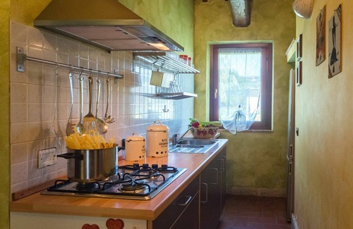 Montefiascone Villa | Lovely apartment in villa with pool, WIFI, TV, patio, pets allowed, panoramic view and parking