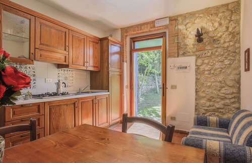 Monteriggioni Villa | Lovely apartment in villa for 3 guests with pool, WIFI, TV, patio, pets allowed and parking