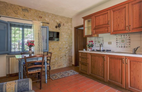 Monteriggioni Villa | Lovely apartment in villa for 3 guests with pool, WIFI, TV, patio, pets allowed and parking