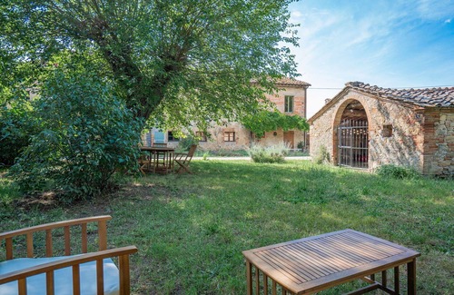 Monteriggioni Apartment | Lovely apartment with WIFI, TV, pets allowed, panoramic view and parking, close to San Gimignano