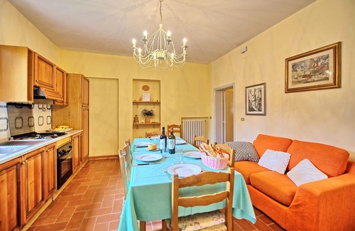 San Gimignano Apartment | Lovely apartment for 4 people with A/C, pool, WIFI, TV and parking