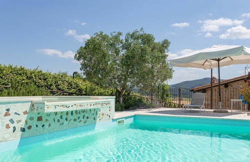 Montoro Villa | Lovely apartment in villa with WIFI, pool, A/C, hot tub, TV, panoramic view and parking