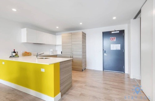 Hollywood Lakes Apartment | Lovely Apartment| Rooftop Pool+ Gym