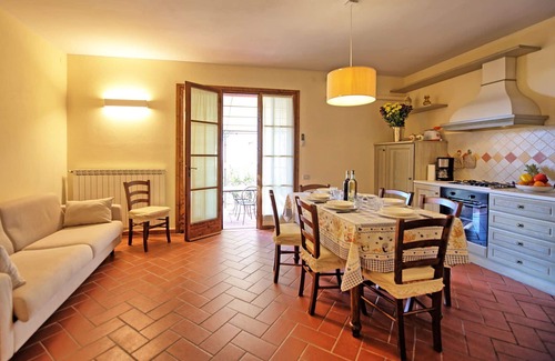 Certaldo Apartment | Lovely apartment with pool, WIFI, A/C, TV, panoramic view and parking, close to San Gimignano