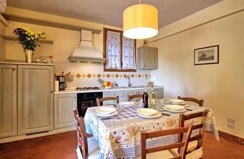 Certaldo Apartment | Lovely apartment with pool, WIFI, A/C, TV, panoramic view and parking, close to San Gimignano