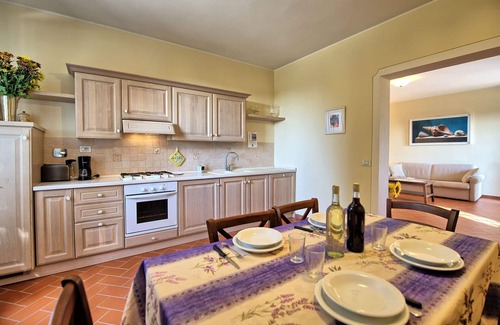 Certaldo Apartment | Lovely apartment with WIFI, A/C, pool, TV, panoramic view and parking, close to San Gimignano