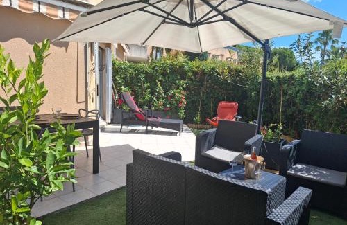 Nice Apartment | Lovely apartment with private garden and a swimming-pool