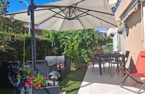 Nice Apartment | Lovely apartment with private garden and a swimming-pool