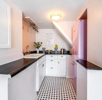 Adams Hill Apartment | Lovely apartment with stunning view