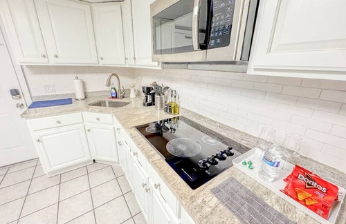 Ironbound District Apartment | Lovely apt ! Ideal for a couple! Easy access NYC.
