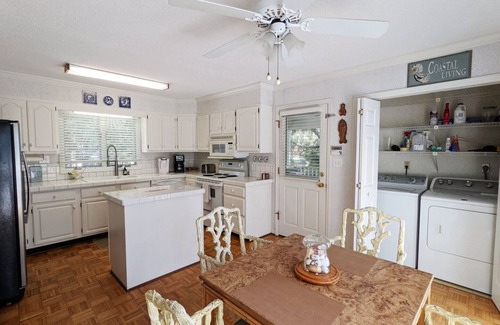 North Litchfield Beach House | Lovely beach home in N Litchfield on Flagg Lake.n