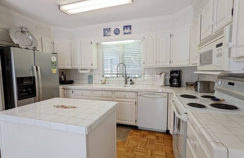North Litchfield Beach House | Lovely beach home in N Litchfield on Flagg Lake.n