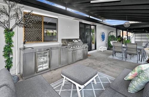 Buddina House | Lovely Beach House -Amazing Location, Pets - ZB9