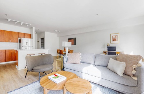 Northwest Bellevue Apartment | Lovely Bellevue 2BR w/Gym, W/D & Lounge, near Shops, by Blueground